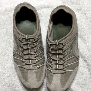 Skechers tennis. Size 7.5. Slightly used.